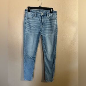 American eagle size 8. Good condition. Light wash.